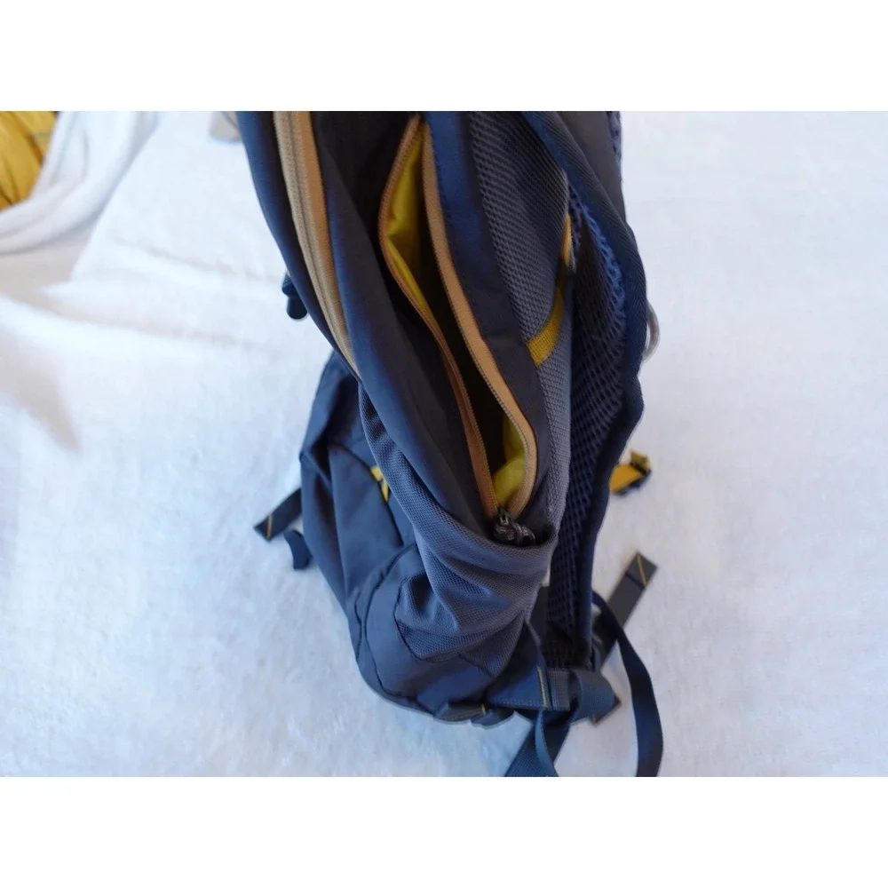 Mountainsmith Clear Creek 18L Hiking Camping School Work Laptop Daypack Backpack